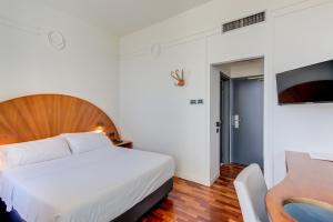 Кровать или кровати в номере Kursaal Hotel