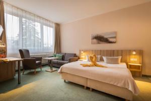 Postel nebo postele na pokoji v ubytování Hotel Wald und See