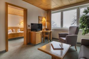 TV a/nebo společenská místnost v ubytování Hotel Wald und See