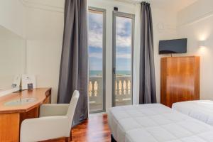 Кровать или кровати в номере Kursaal Hotel