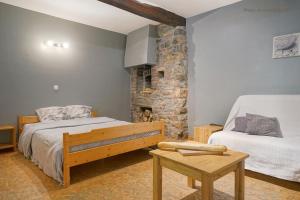 Postel nebo postele na pokoji v ubytování ferme st martin