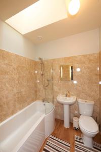 Koupelna v ubytování Spring Cottage