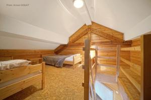 Postel nebo postele na pokoji v ubytování ferme st martin