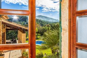 Ein allgemeiner Bergblick oder ein Berglick von der Villa aus