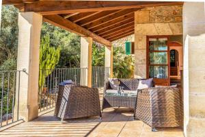 Ein Sitzbereich in der Unterkunft Pretty villa close to Cala San Vicente by Renthousing