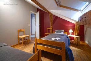 Postel nebo postele na pokoji v ubytování ferme st martin