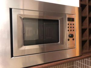 a microwave oven sitting on top of a counter at Las salinas Roquetas de Mar in Roquetas de Mar