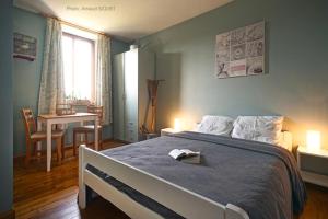 Postel nebo postele na pokoji v ubytování ferme st martin