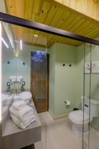 a bathroom with two sinks and a toilet at Pousada Natural Park in Imbituba