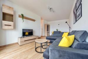 Televízia a/alebo spoločenská miestnosť v ubytovaní Apartamenty Sun & Snow Spektrum