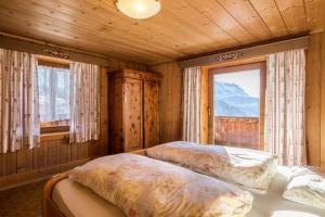 a bedroom with two beds in a room with a window at Appartamento primo piano in San Martino in Badia