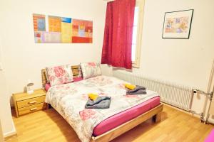 a bedroom with a bed with towels on it at Golden River in Unterseen