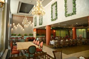 Restaurace v ubytování Yücesoy Liva Hotel Spa & Convention Center Mersin