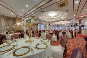 Restaurace v ubytování Yücesoy Liva Hotel Spa & Convention Center Mersin + 37 fotografií