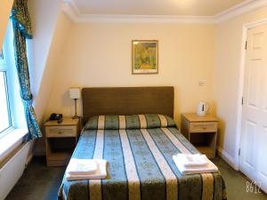 Postel nebo postele na pokoji v ubytování The Brompton Hotel