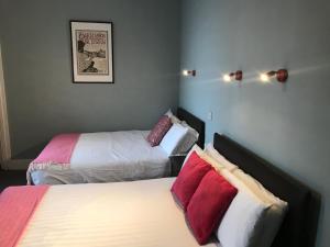 Postel nebo postele na pokoji v ubytování Rolling Wave Guesthouse