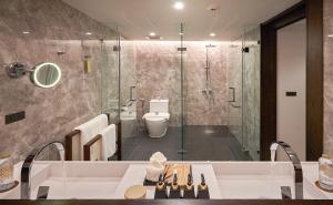 Ein Badezimmer in der Unterkunft Khanom Beach Resort And Spa