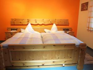 Ένα ή περισσότερα κρεβάτια σε δωμάτιο στο Haus Rosi Göhl