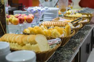 Comida en o cerca de este hotel