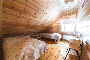 Ένα ή περισσότερα κρεβάτια σε δωμάτιο στο Jämsän Lomamökit
