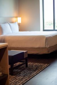 เตียงในห้องที่ Hyatt Place Altoona/Des Moines
