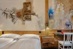 Una cama o camas en una habitación de Hotel Antika
