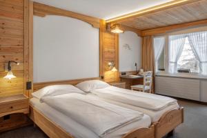 Una cama o camas en una habitación de Hotel Antika