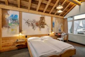 Una cama o camas en una habitación de Hotel Antika