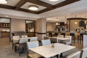 a restaurant with tables and chairs and a bar at Hyatt Place Philadelphia/ King of Prussia in King of Prussia