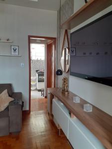 a living room with a large flat screen tv at Loft super charmoso no centro de Nova Friburgo in Nova Friburgo