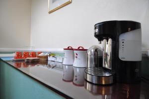 Příslušenství pro přípravu čaje a kávy v ubytování Westbury Lodge