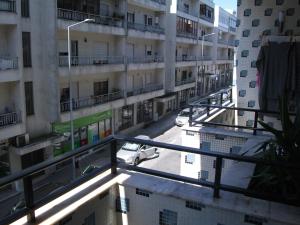 einen Blick vom Balkon eines Apartmentgebäudes in der Unterkunft APART Alojamentos Para Turismo e Negocios in Braga