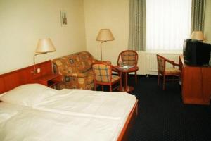 Ein Sitzbereich in der Unterkunft Land-gut-Hotel Rasthaus Schackendorf