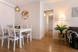 Posedenie v ubytovaní Exclusive Apartments Plaza Merced