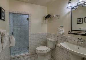 Bagno di The Clinkscale