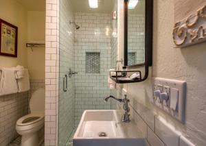 a bathroom with a sink and a toilet and a mirror at The Clinkscale in Jerome