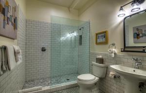 Bagno di The Clinkscale