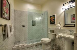 Bagno di The Clinkscale