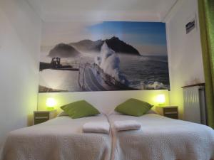 Postel nebo postele na pokoji v ubytování Gurtxu Rooms by Sun Sebastián