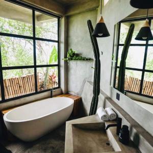 Koupelna v ubytování OCEANNA - Uluwatu, Bali