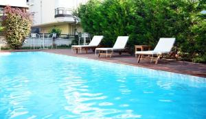 The swimming pool at or close to Island Hotel