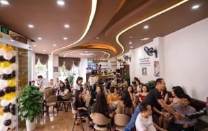 Khách sạn Hoàng Yến 레스토랑 또는 맛집