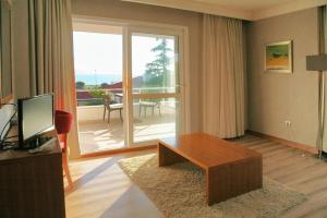 TV a/nebo společenská místnost v ubytování Island Hotel