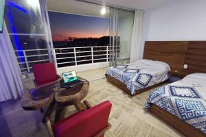 Una cama o camas en una habitación de 52 Master Room