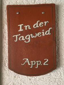 a sign on a wall that reads in der javascript at Lautersheimer Gutshof in Lautersheim