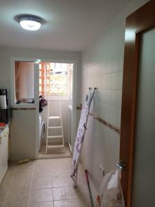 Zdjęcie z galerii obiektu Bright apartment with sea view in Casares, 96 m², pool w mieście Casares