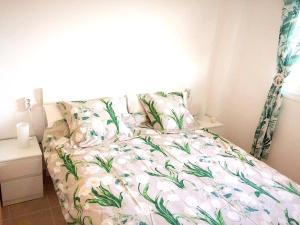 Posteľ alebo postele v izbe v ubytovaní Bright apartment with sea view in Casares, 96 m², pool + 19 fotografií