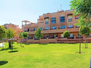 Ogród w obiekcie Bright apartment with sea view in Casares, 96 m², pool