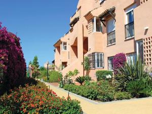 Ogród w obiekcie Bright apartment with sea view in Casares, 96 m², pool