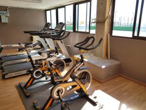 Fitness centrum a/nebo fitness zařízení v ubytování One bedroom appartement at Candelaria 150 m away from the beach with shared pool furnished terrace and wifi